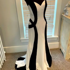 Mori Lee Beautiful Black and White evening/prom dress